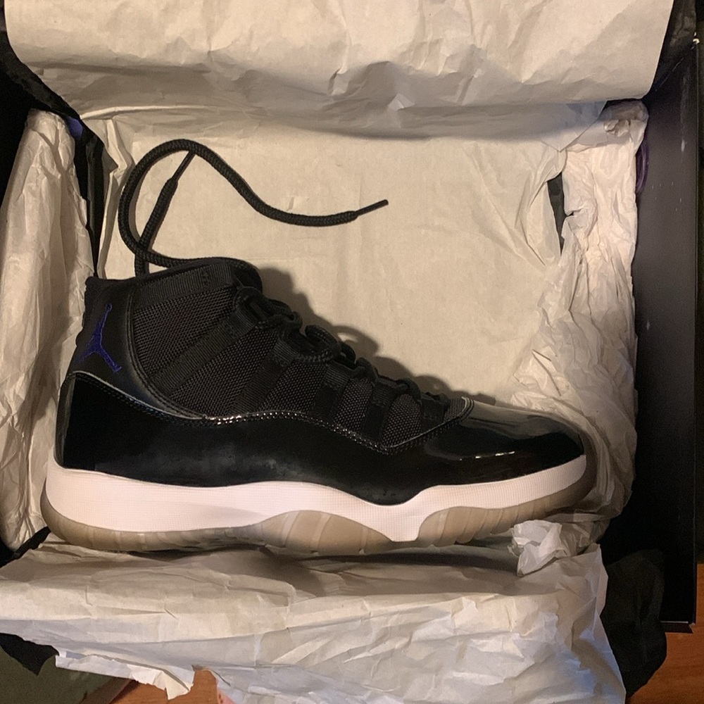 Space jam retro 11 Jordan’s like new
